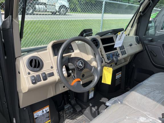 Image of John Deere XUV 835R equipment image 4