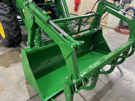 Image of John Deere Bucket Grapple Image 1