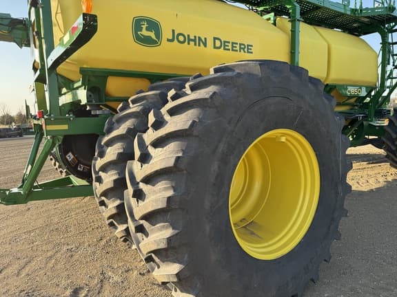 Image of John Deere H561 equipment image 1