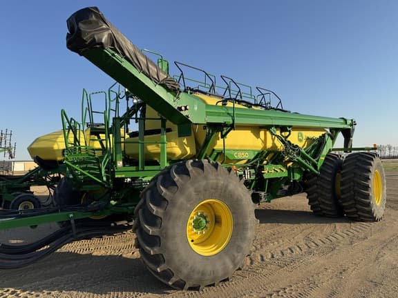 Image of John Deere H561 Primary image