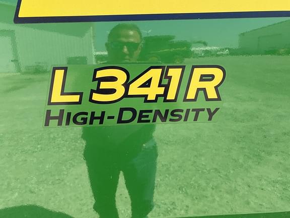 Image of John Deere L341R equipment image 4