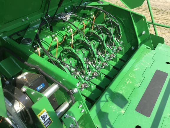 Image of John Deere L341R equipment image 4