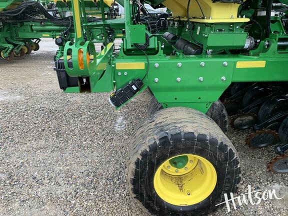 Image of John Deere N530C equipment image 4