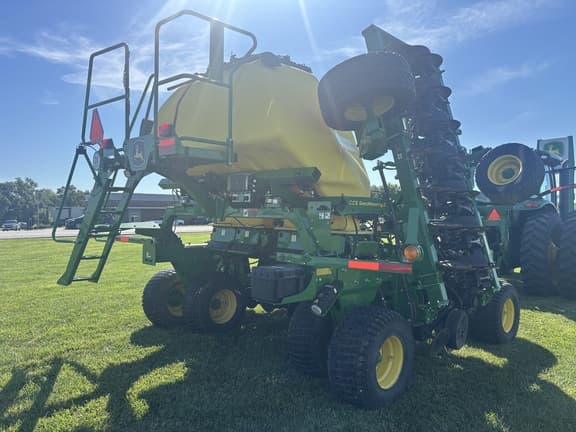 Image of John Deere N530C equipment image 4