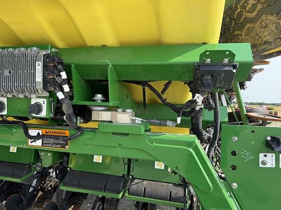 Image of John Deere N530C equipment image 3