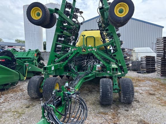 Image of John Deere N536C equipment image 1