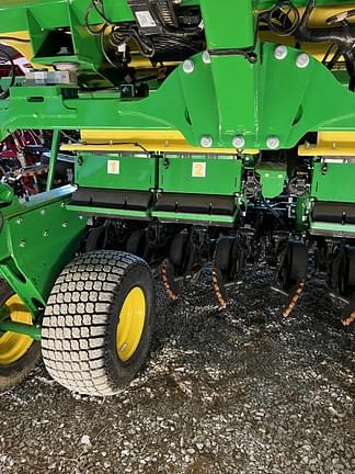 Image of John Deere N536C equipment image 4