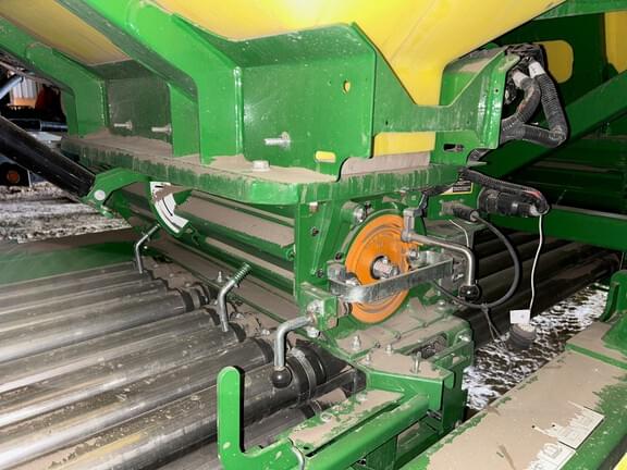 Image of John Deere N560 equipment image 4