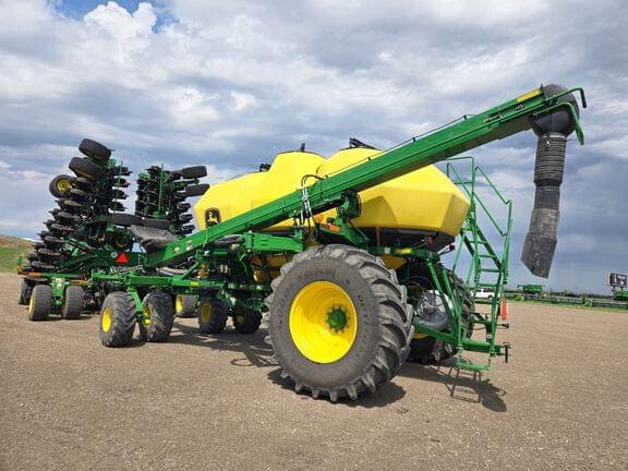 Image of John Deere N560 equipment image 1