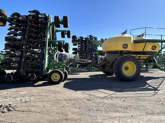 Image of John Deere N560 equipment image 4