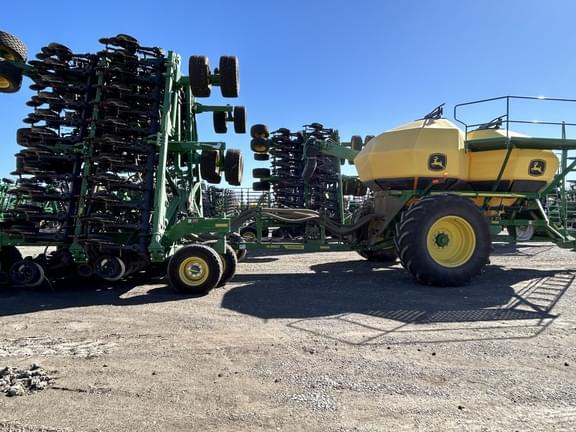 Image of John Deere N560 equipment image 4