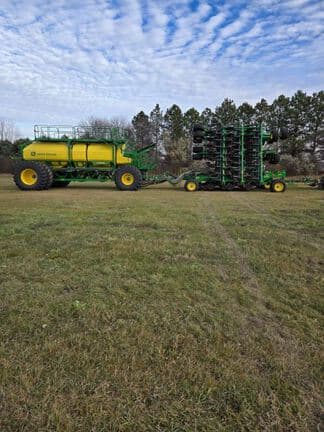 Image of John Deere N560F equipment image 2