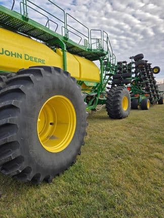 Image of John Deere N560F equipment image 1