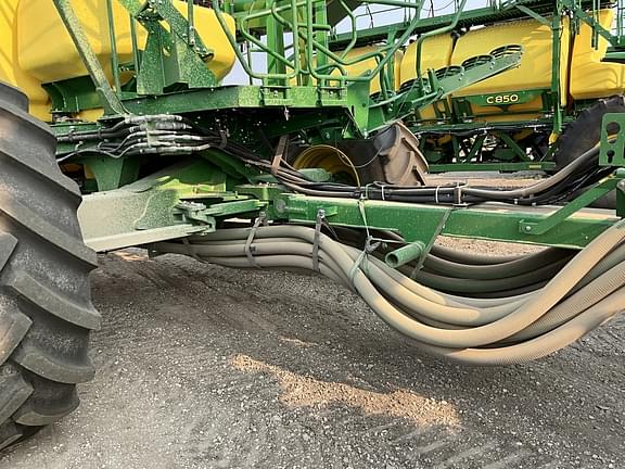 Image of John Deere N560F equipment image 4