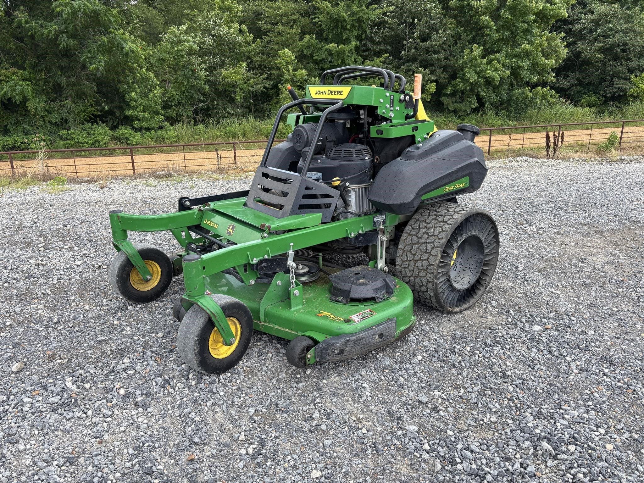 2024 John Deere Q820M Equipment Image0