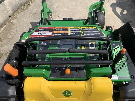 Image of John Deere Q820M equipment image 3