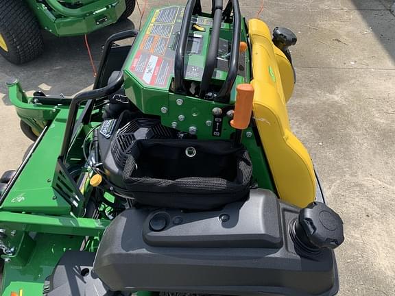 Image of John Deere Q820M equipment image 2