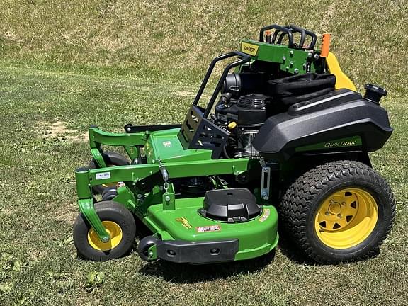 Image of John Deere Q820M equipment image 2