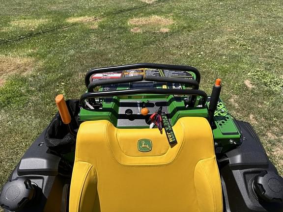 Image of John Deere Q820M equipment image 1