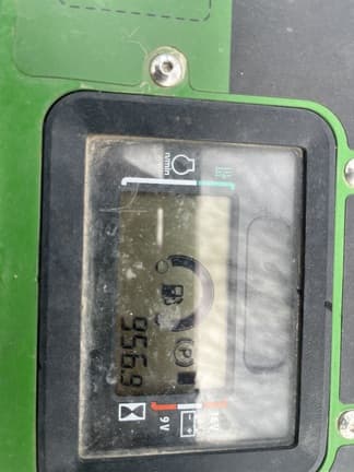Image of John Deere Q820M equipment image 4