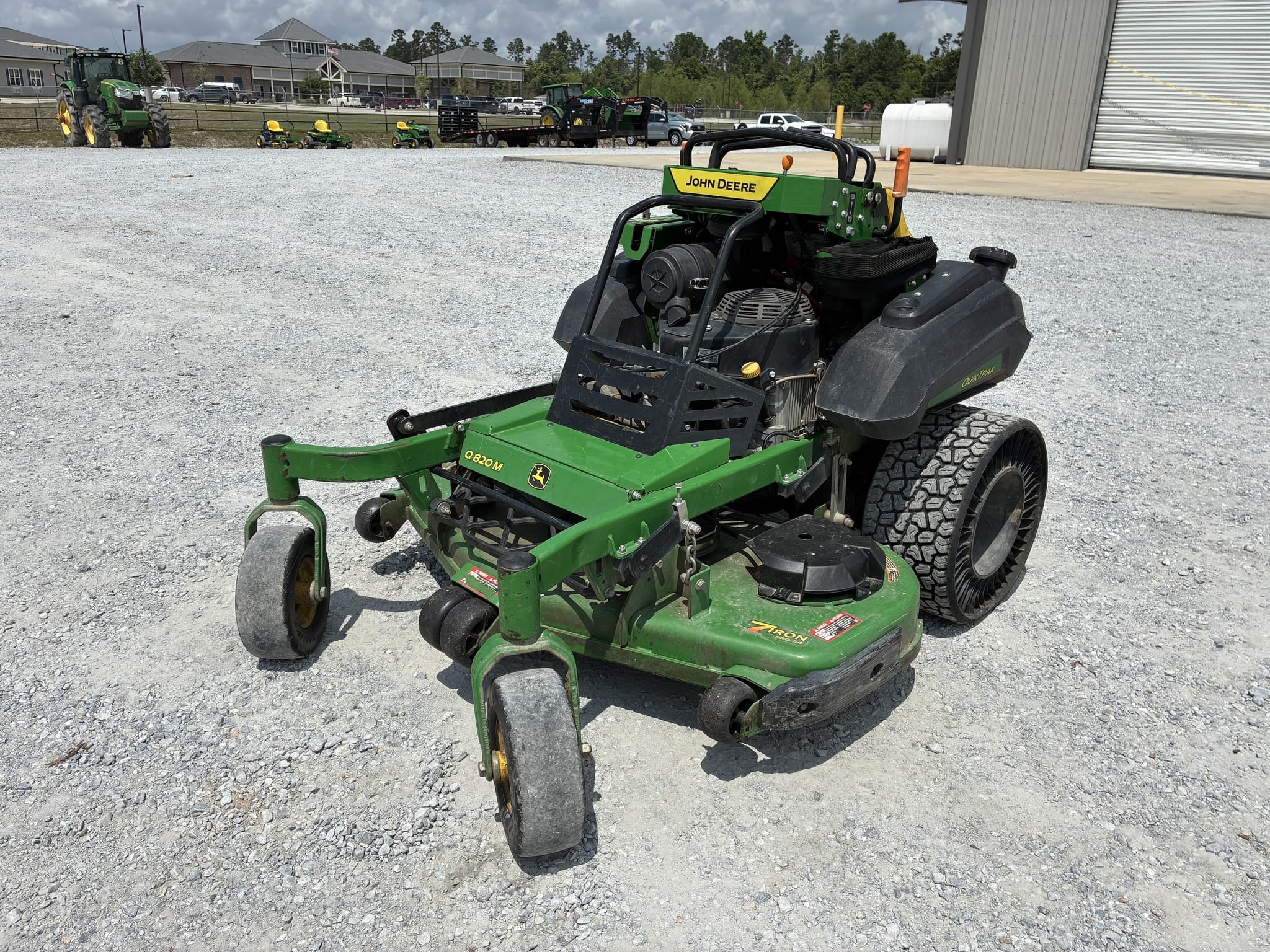 2024 John Deere Q820M Equipment Image0