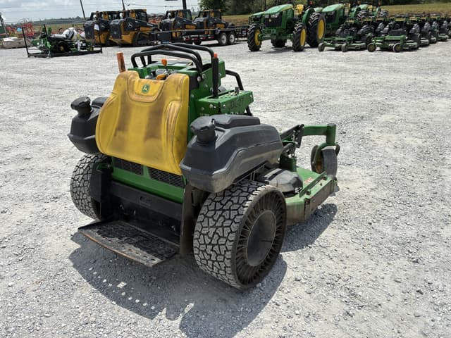 Image of John Deere Q820M equipment image 4
