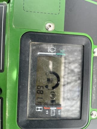 Image of John Deere Q820M equipment image 4
