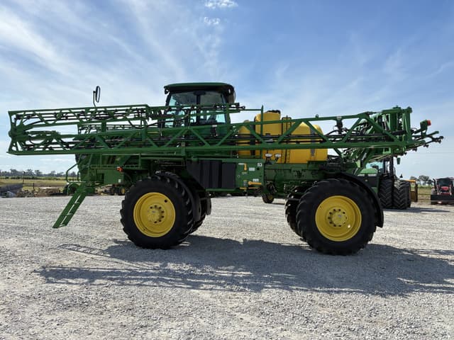 Image of John Deere R4023 equipment image 1