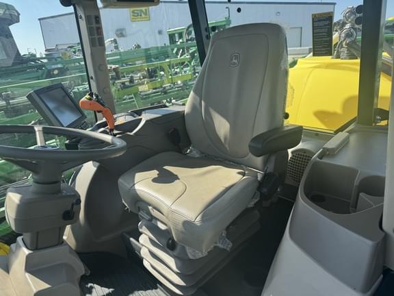 Image of John Deere R4023 equipment image 4