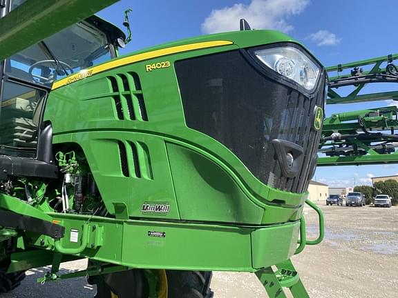 Image of John Deere R4023 equipment image 4