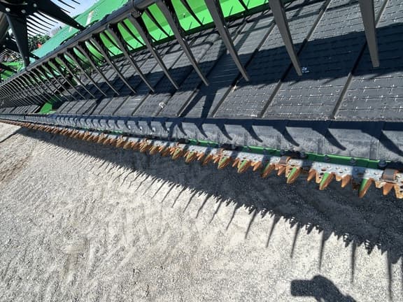 Image of John Deere RD35F equipment image 4