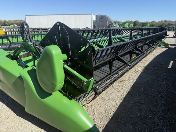 Image of John Deere RD35F equipment image 2