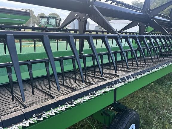 Image of John Deere RD40F equipment image 3
