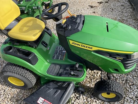 Image of John Deere S110 equipment image 3