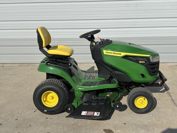 Image of John Deere S140 equipment image 1