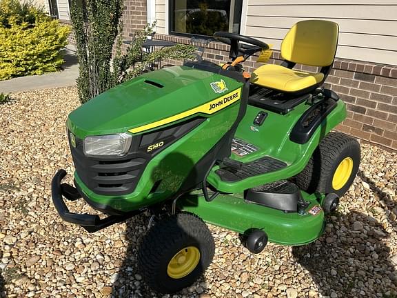 Image of John Deere S140 Image 1