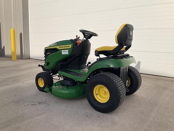 Image of John Deere S220 equipment image 2