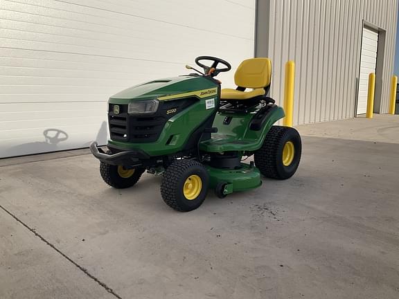 Image of John Deere S220 equipment image 1