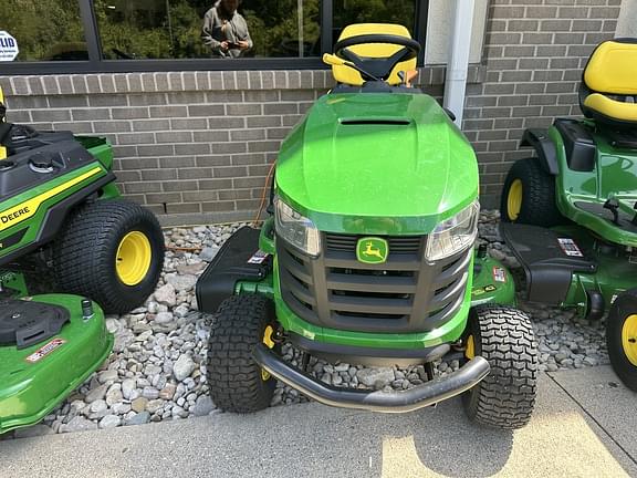 Image of John Deere S220 equipment image 2