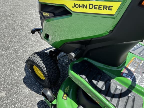 Image of John Deere S220 equipment image 3