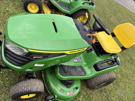 Image of John Deere S220 equipment image 2