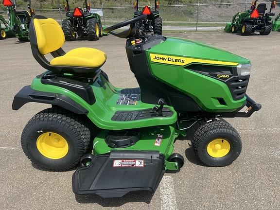 Image of John Deere S240 equipment image 2