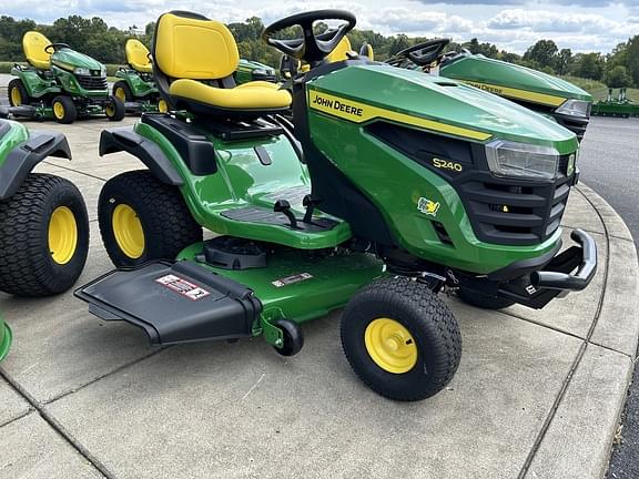 Image of John Deere S240 equipment image 2