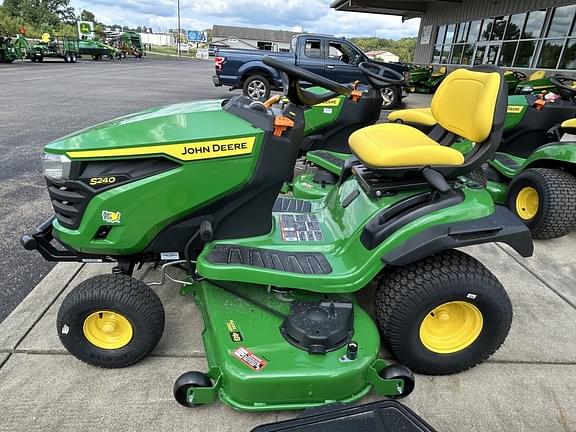 Image of John Deere S240 equipment image 4