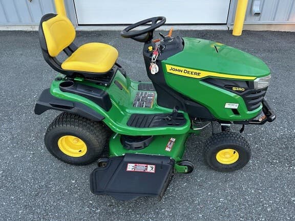 Image of John Deere S240 equipment image 1