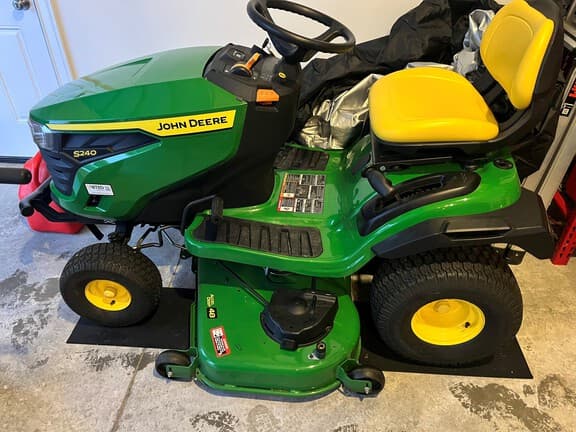 Image of John Deere S240 equipment image 1