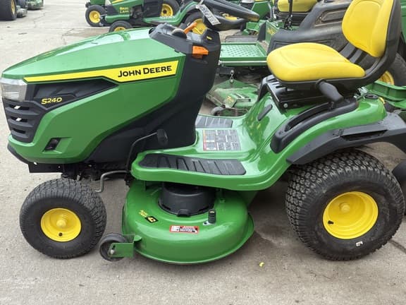 Image of John Deere S240 equipment image 4