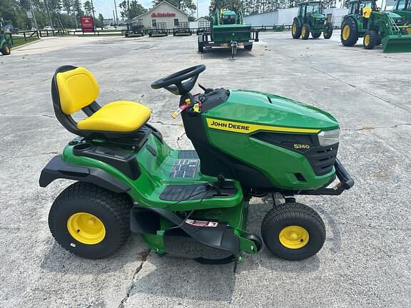 Image of John Deere S240 equipment image 1