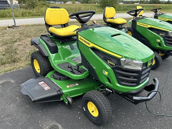 Image of John Deere S240 equipment image 2