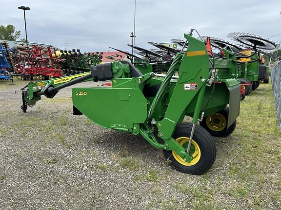 Image of John Deere S250 equipment image 2